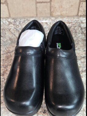 women's, black, clog style, MaxTRAX slip resistant work shoes, size 7m